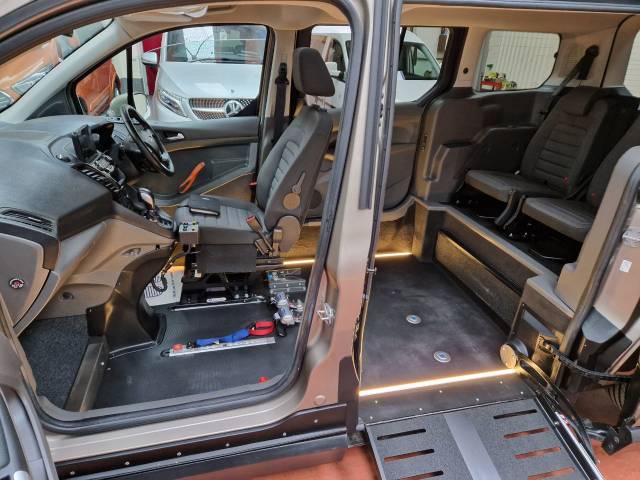 2019 Ford Grand Tourneo Connect WHEELCHAIR ACCESSIBLE 1.5 EcoBlue 120 Titanium 5dr Powershift
