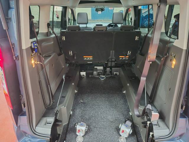 2020 Ford Grand Tourneo Connect WHEELCHAIR ACCESSIBLE 1.5 EcoBlue 120 Titanium 5dr